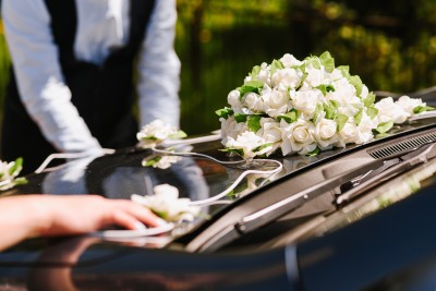 hochzeitsschmuck am auto